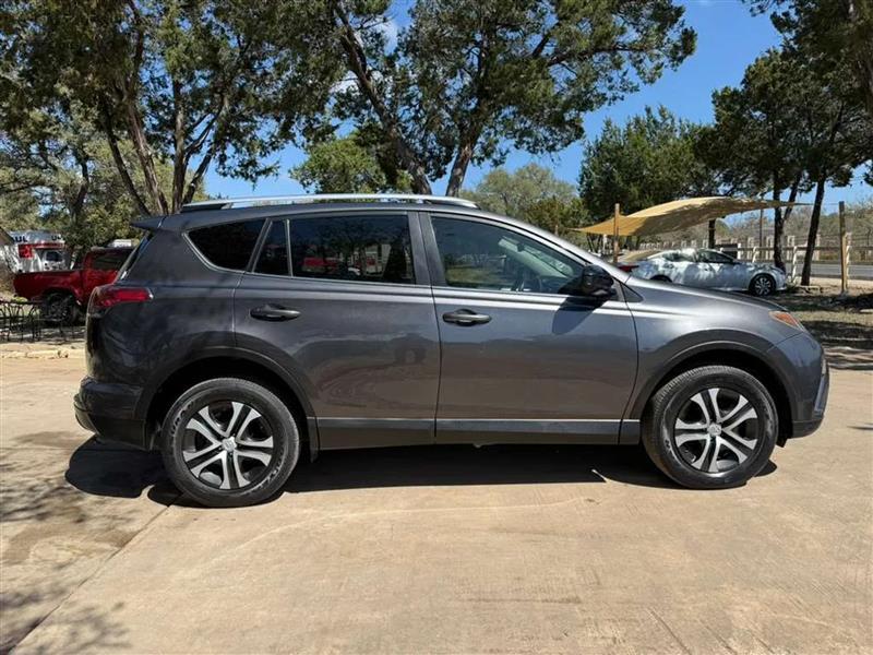Toyota RAV4 LE FWD 2016