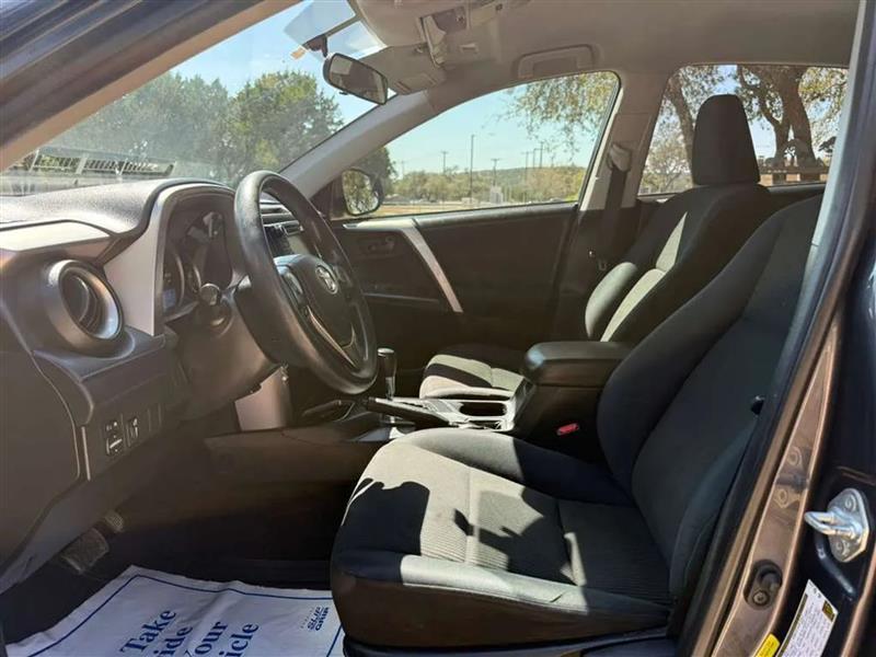 Toyota RAV4 LE FWD 2016