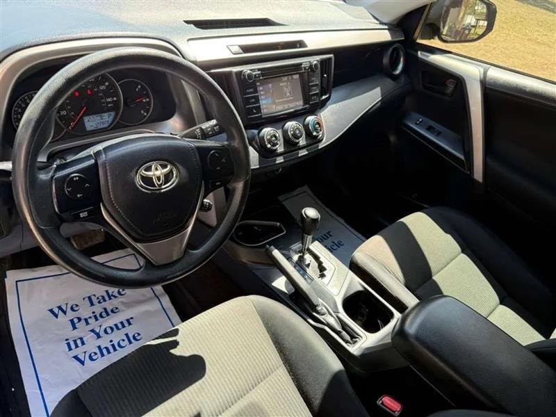 Toyota RAV4 LE FWD 2016