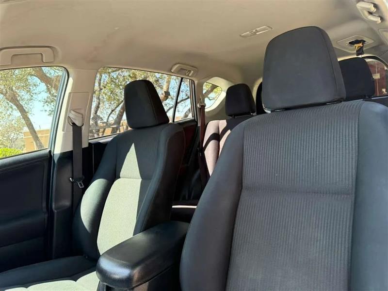 Toyota RAV4 LE FWD 2016