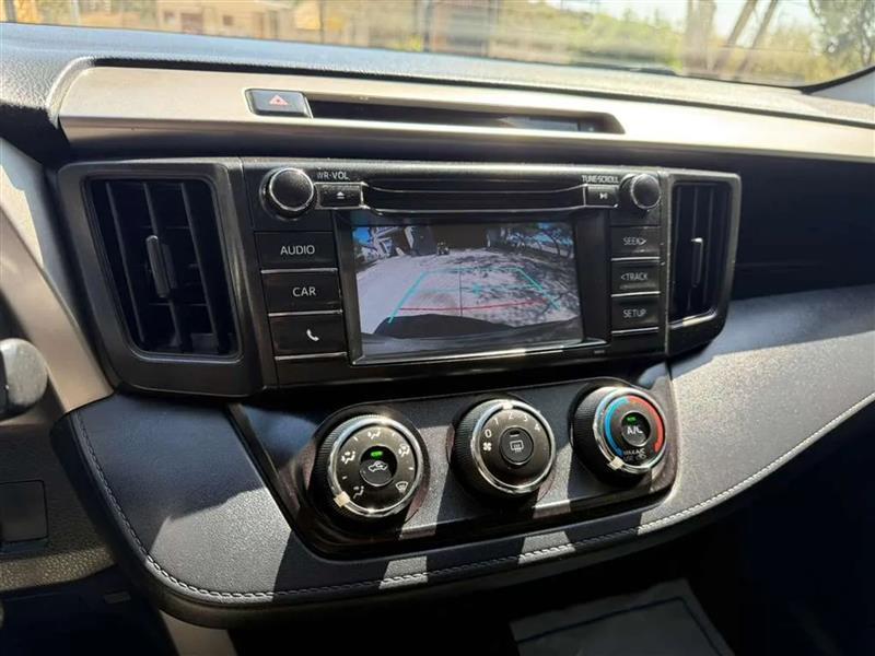 Toyota RAV4 LE FWD 2016