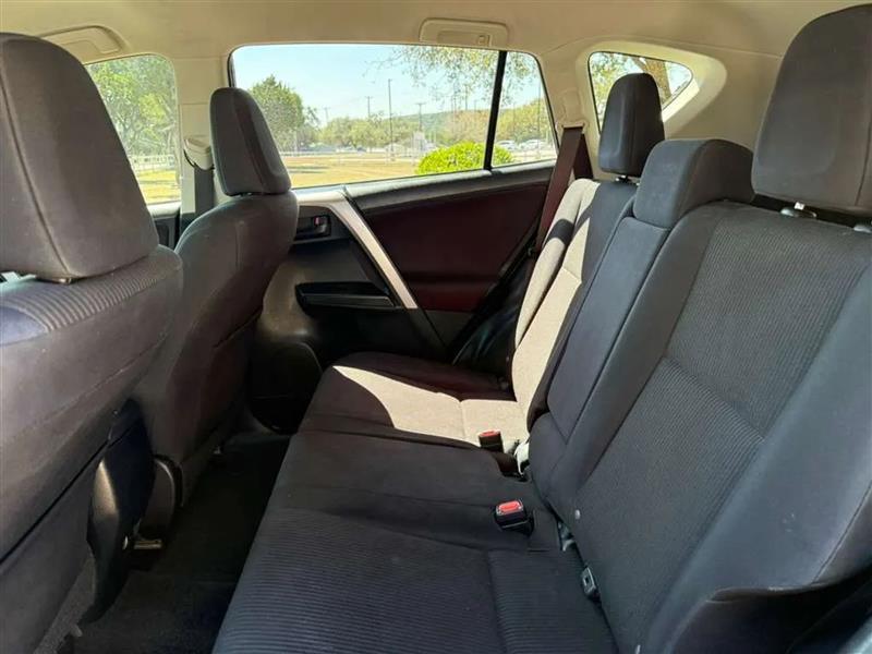 Toyota RAV4 LE FWD 2016