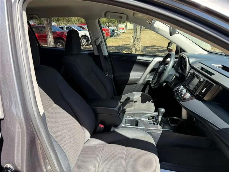 Toyota RAV4 LE FWD 2016