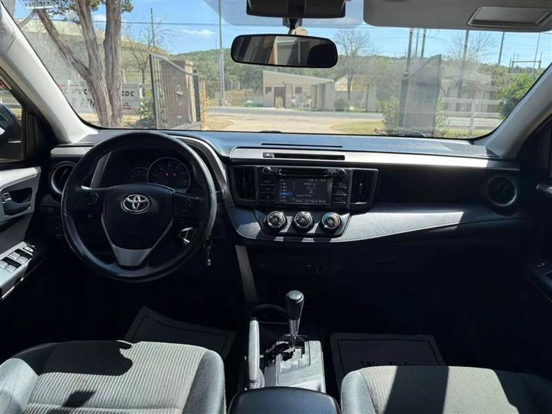Toyota RAV4 LE FWD 2016