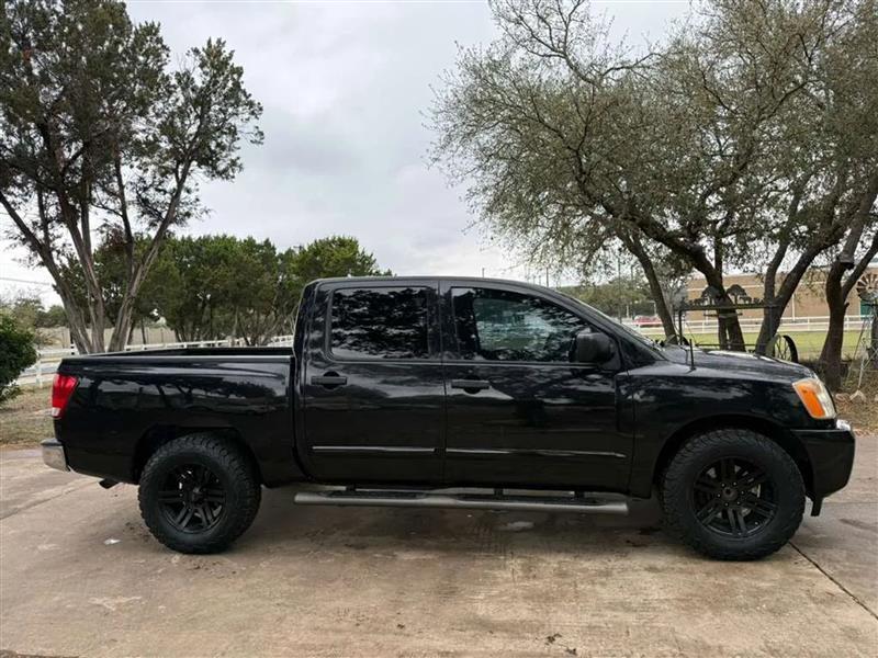 Nissan Titan SV Crew Cab 2WD 2014