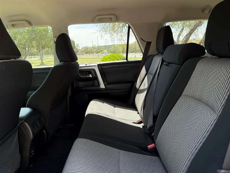 Toyota 4Runner SR5 2WD 2018