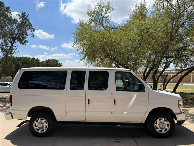 Ford Econoline E-350 XLT Super Duty 2010