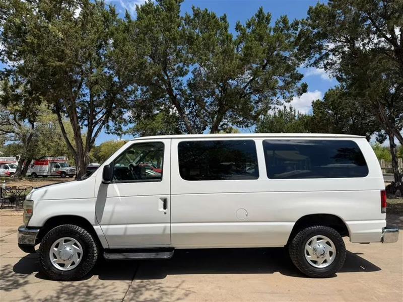 Ford Econoline E-350 XLT Super Duty 2010