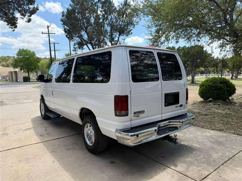 Ford Econoline E-350 XLT Super Duty 2010