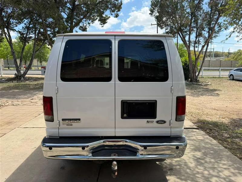 Ford Econoline E-350 XLT Super Duty 2010