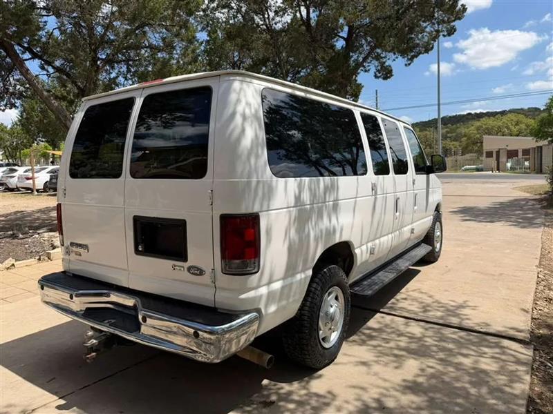 Ford Econoline E-350 XLT Super Duty 2010