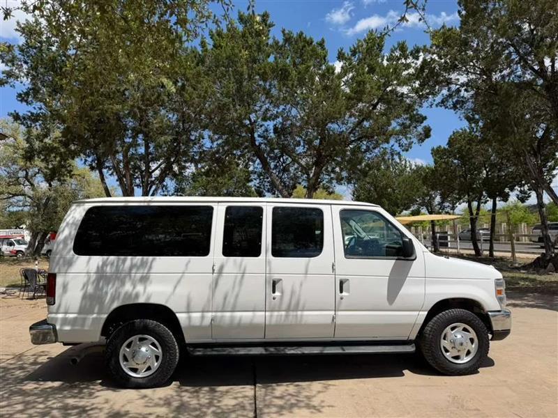 Ford Econoline E-350 XLT Super Duty 2010
