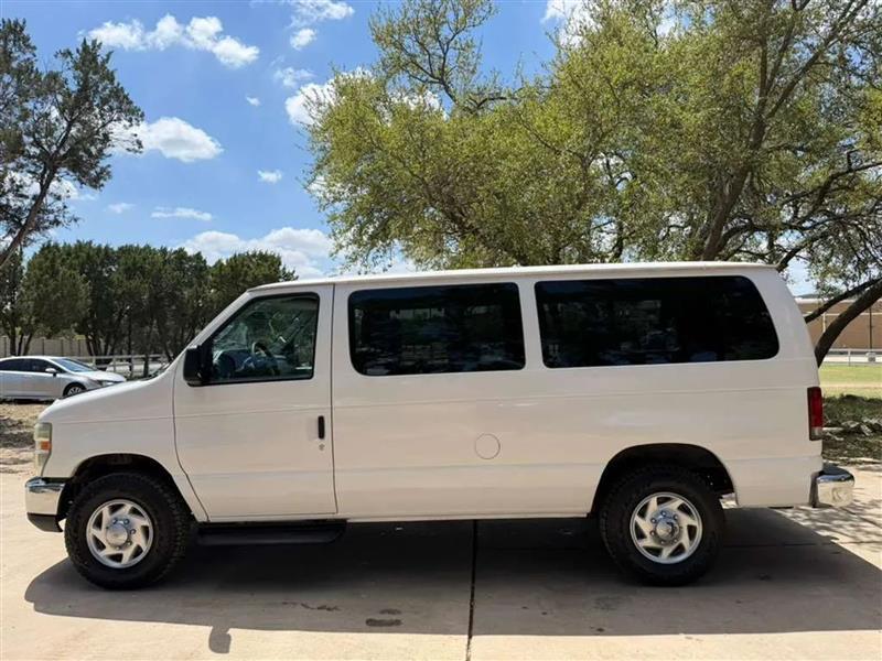Ford Econoline E-350 XLT Super Duty 2010