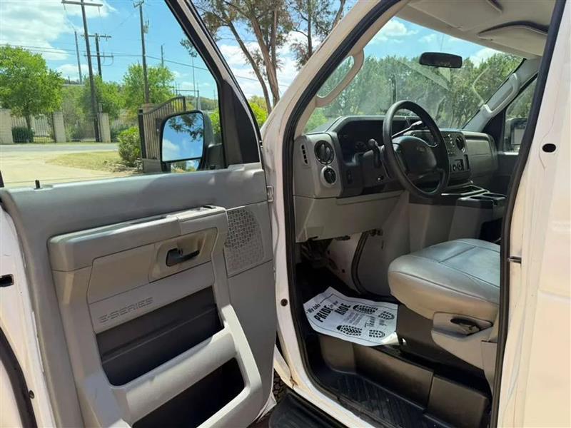 Ford Econoline E-350 XLT Super Duty 2010