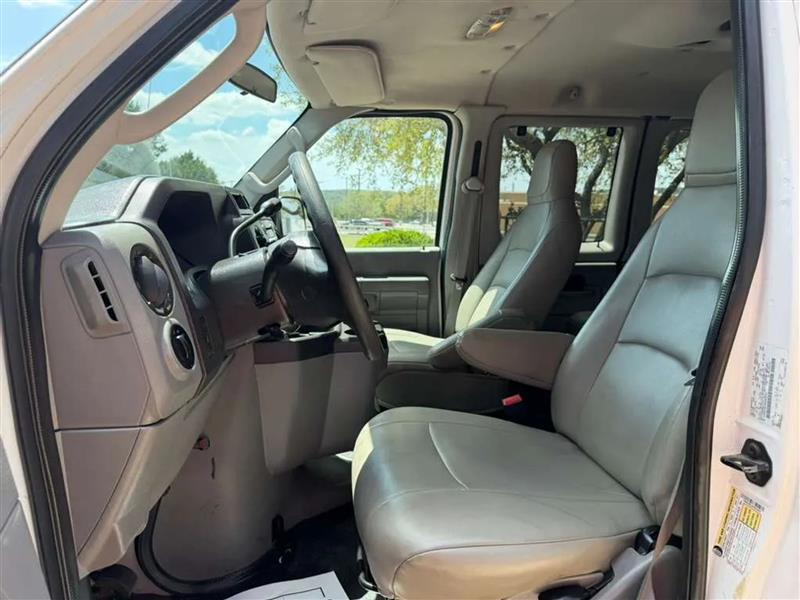 Ford Econoline E-350 XLT Super Duty 2010