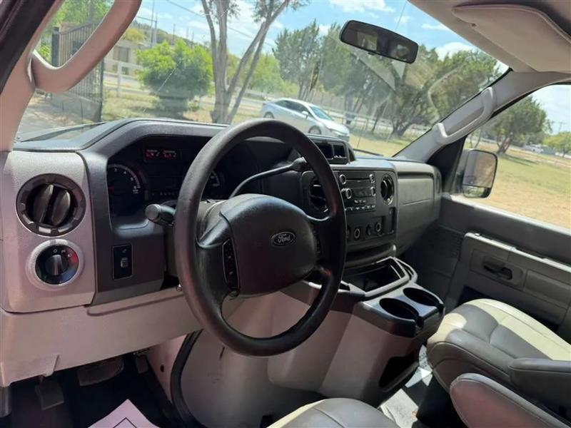 Ford Econoline E-350 XLT Super Duty 2010