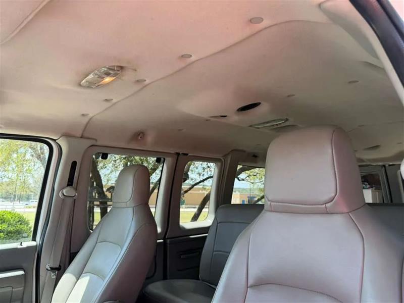 Ford Econoline E-350 XLT Super Duty 2010