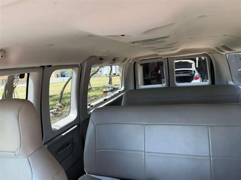 Ford Econoline E-350 XLT Super Duty 2010