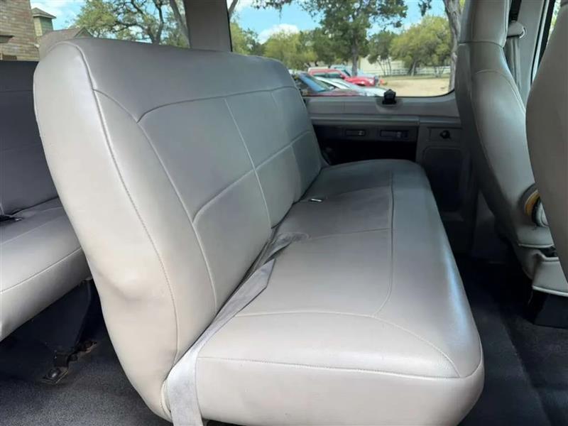 Ford Econoline E-350 XLT Super Duty 2010