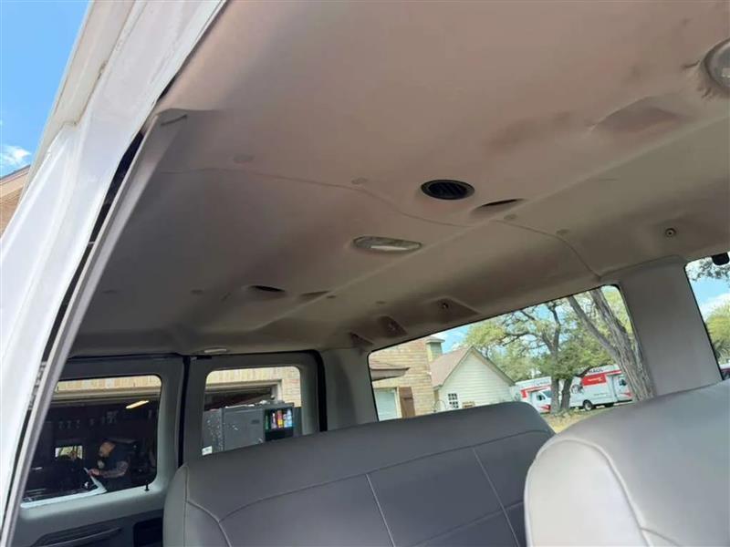 Ford Econoline E-350 XLT Super Duty 2010