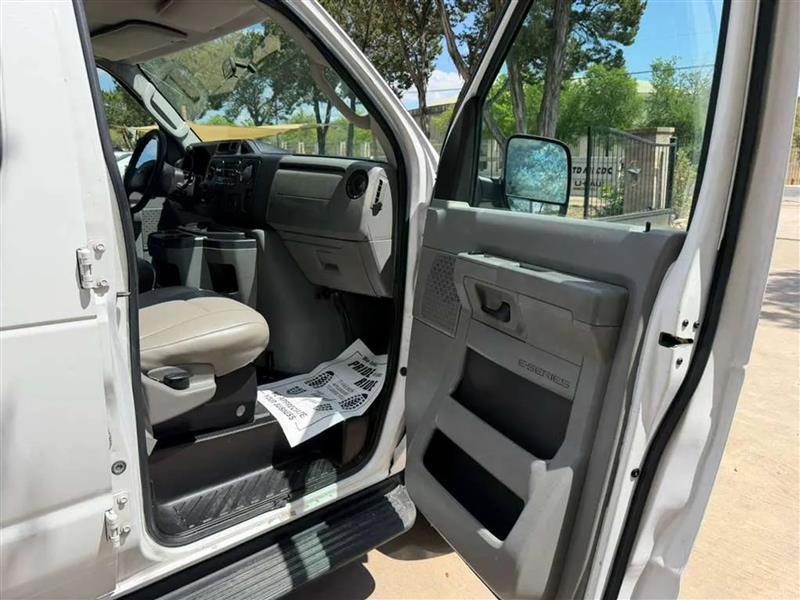 Ford Econoline E-350 XLT Super Duty 2010