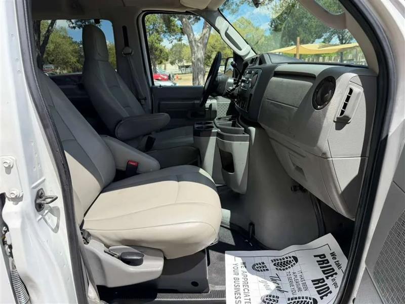 Ford Econoline E-350 XLT Super Duty 2010