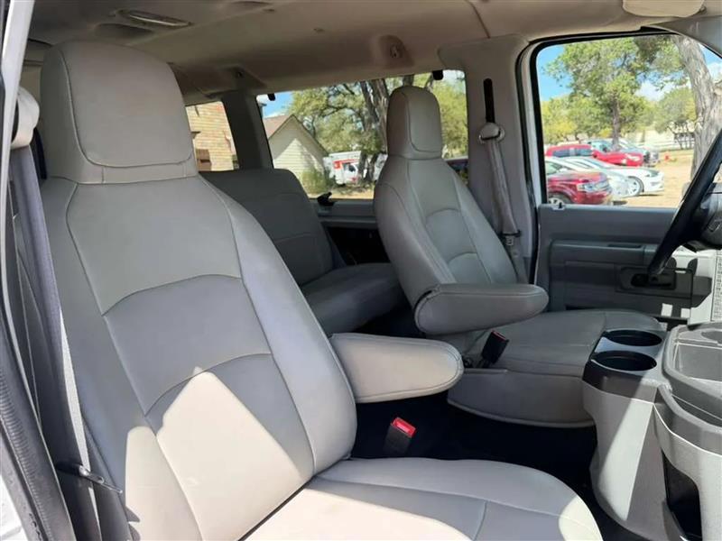 Ford Econoline E-350 XLT Super Duty 2010