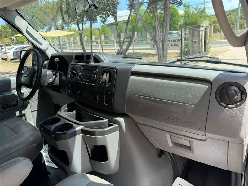 Ford Econoline E-350 XLT Super Duty 2010