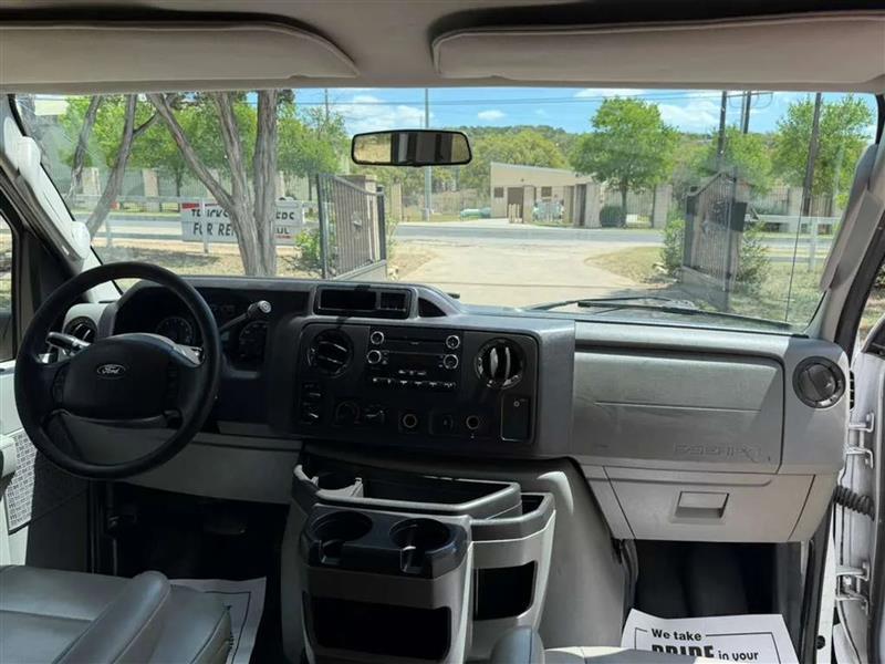 Ford Econoline E-350 XLT Super Duty 2010