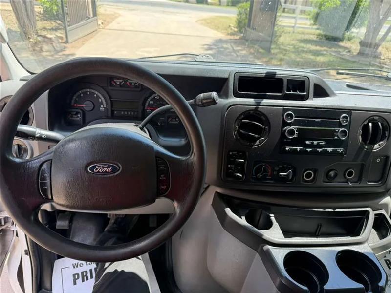 Ford Econoline E-350 XLT Super Duty 2010