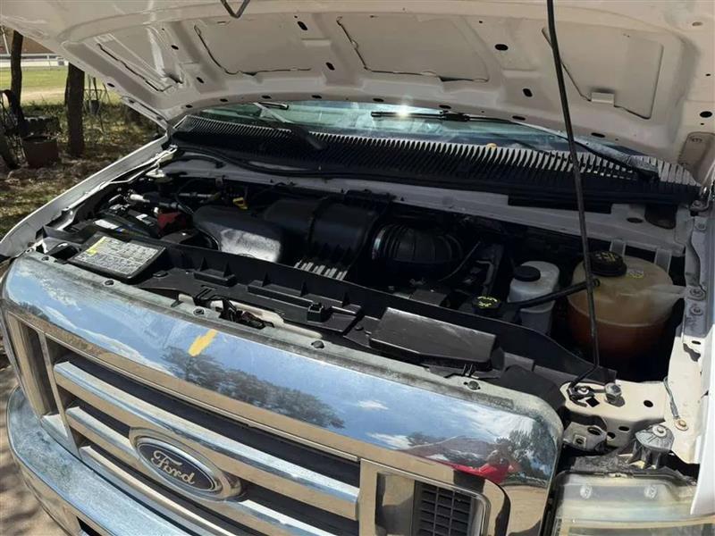 Ford Econoline E-350 XLT Super Duty 2010