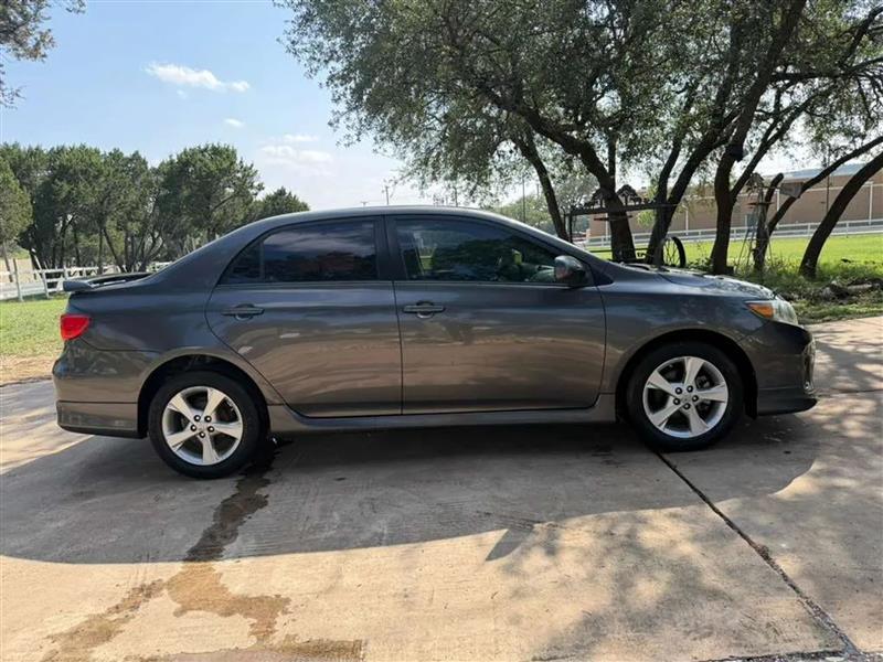 Toyota Corolla S 4-Speed AT 2013