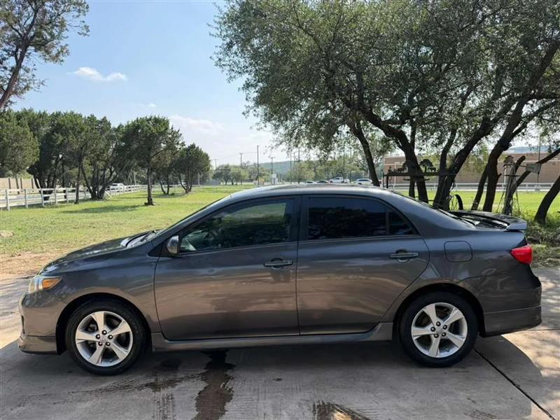 Toyota Corolla S 4-Speed AT 2013