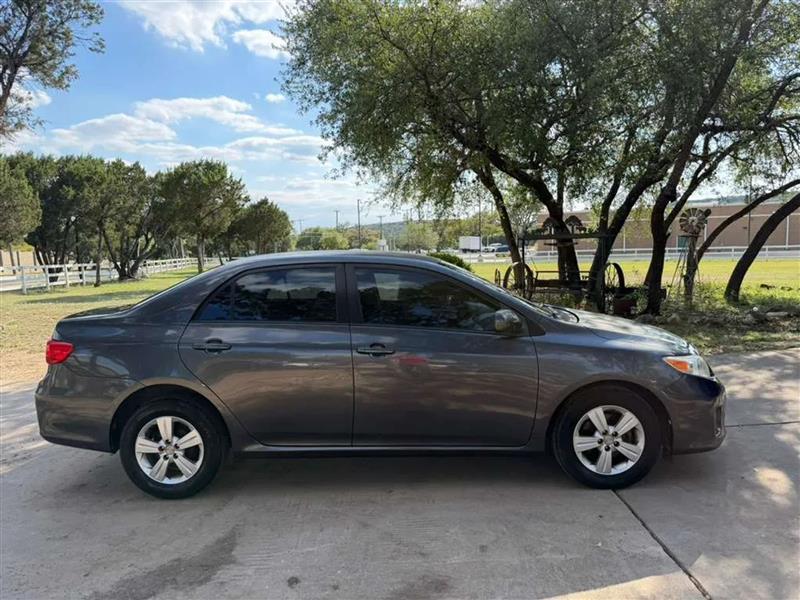 Toyota Corolla LE 4-Speed AT 2011
