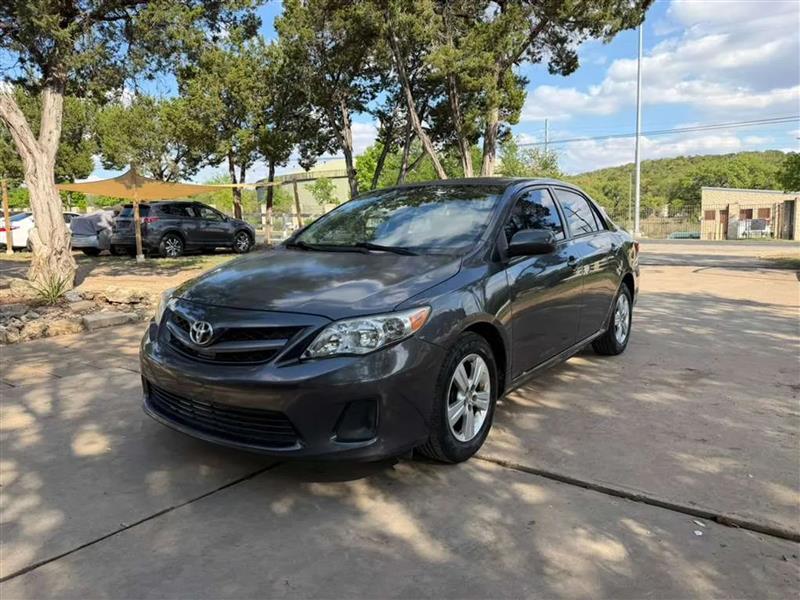 Toyota Corolla LE 4-Speed AT 2011