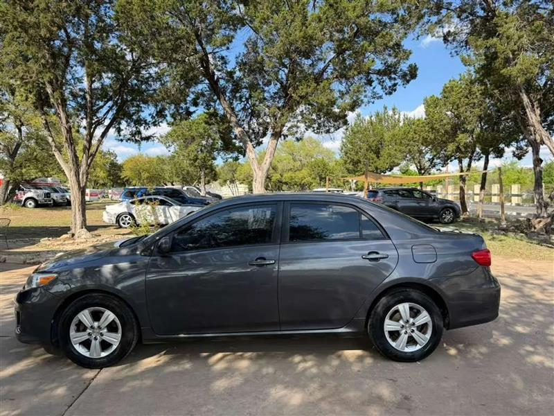 Toyota Corolla LE 4-Speed AT 2011