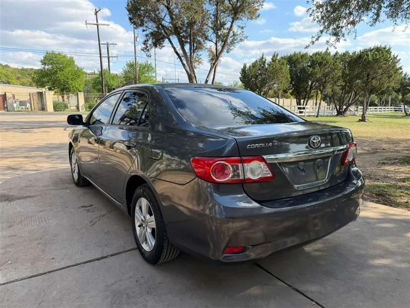 Toyota Corolla LE 4-Speed AT 2011