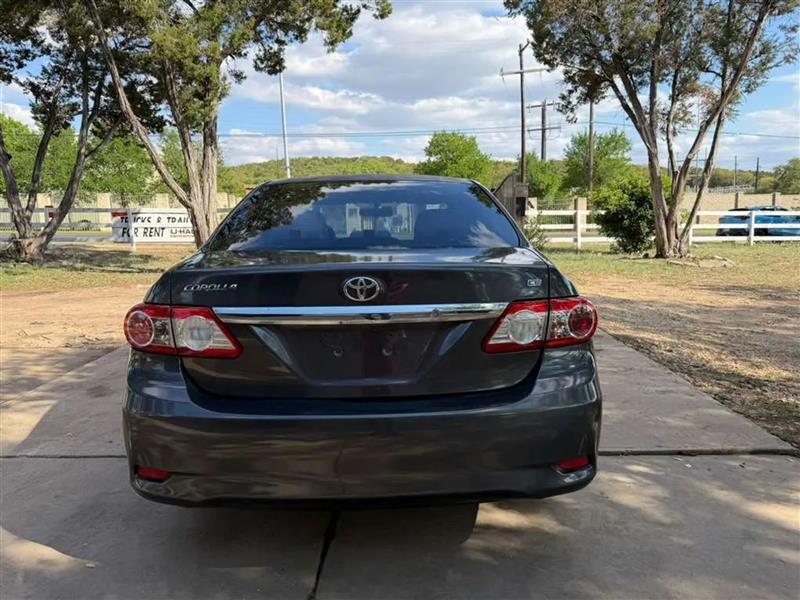 Toyota Corolla LE 4-Speed AT 2011