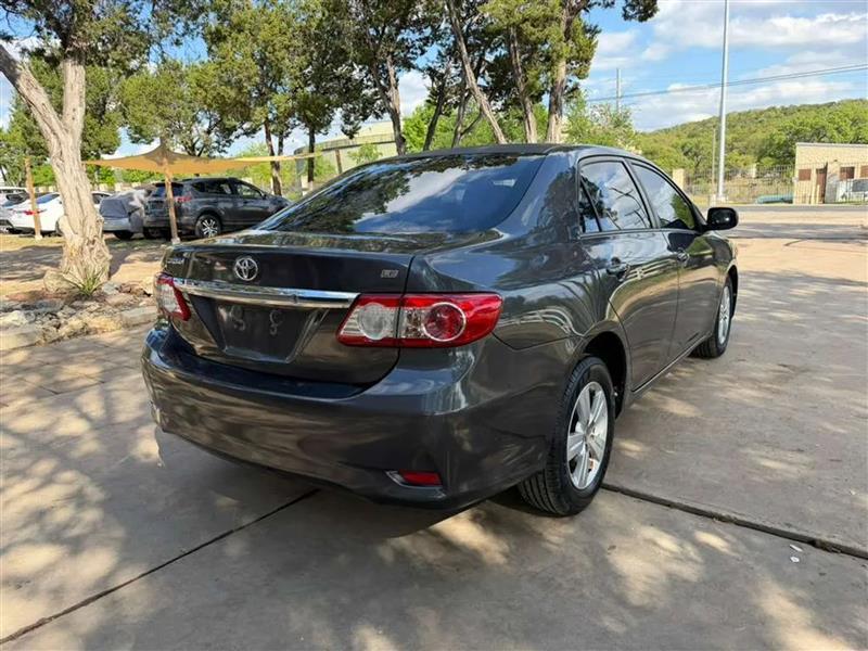 Toyota Corolla LE 4-Speed AT 2011