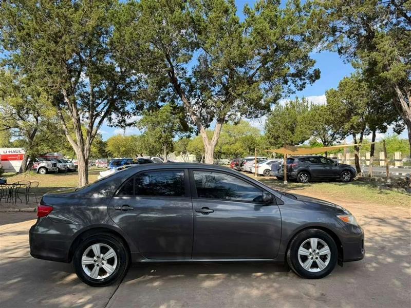 Toyota Corolla LE 4-Speed AT 2011