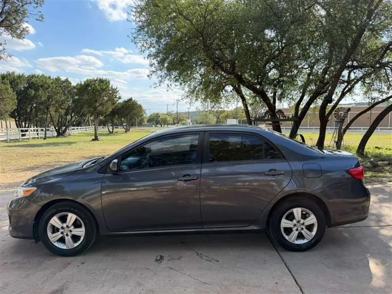 Toyota Corolla LE 4-Speed AT 2011