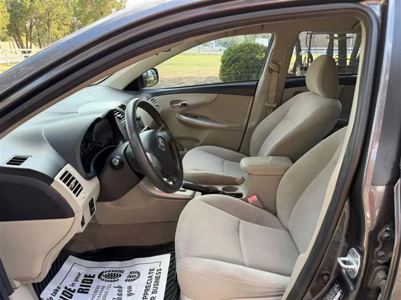 Toyota Corolla LE 4-Speed AT 2011