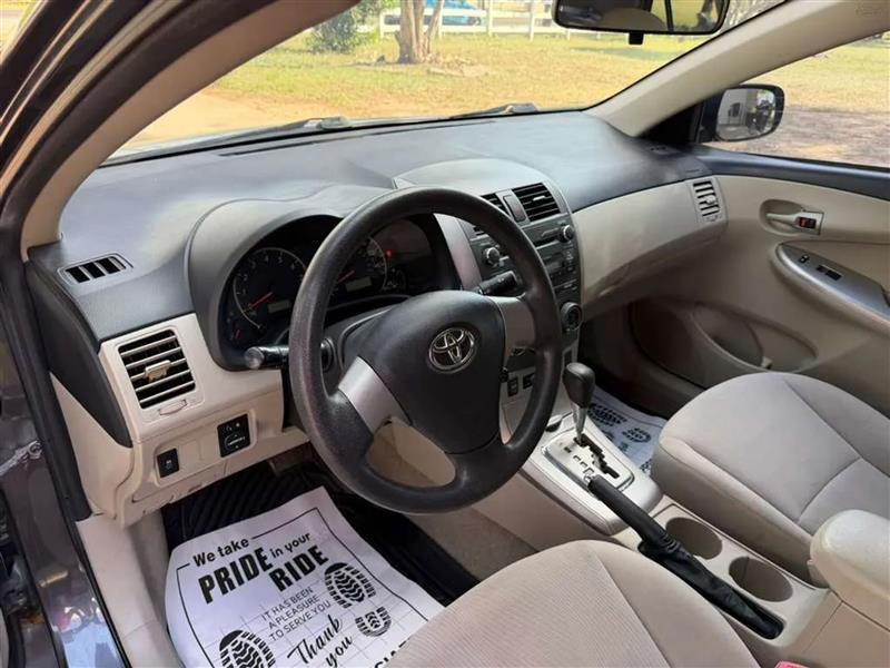 Toyota Corolla LE 4-Speed AT 2011