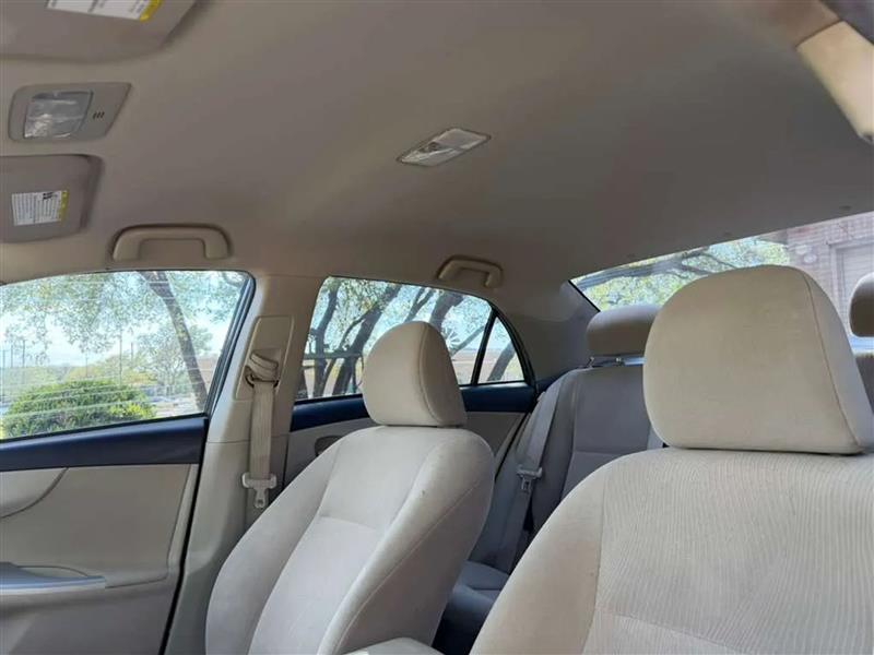 Toyota Corolla LE 4-Speed AT 2011