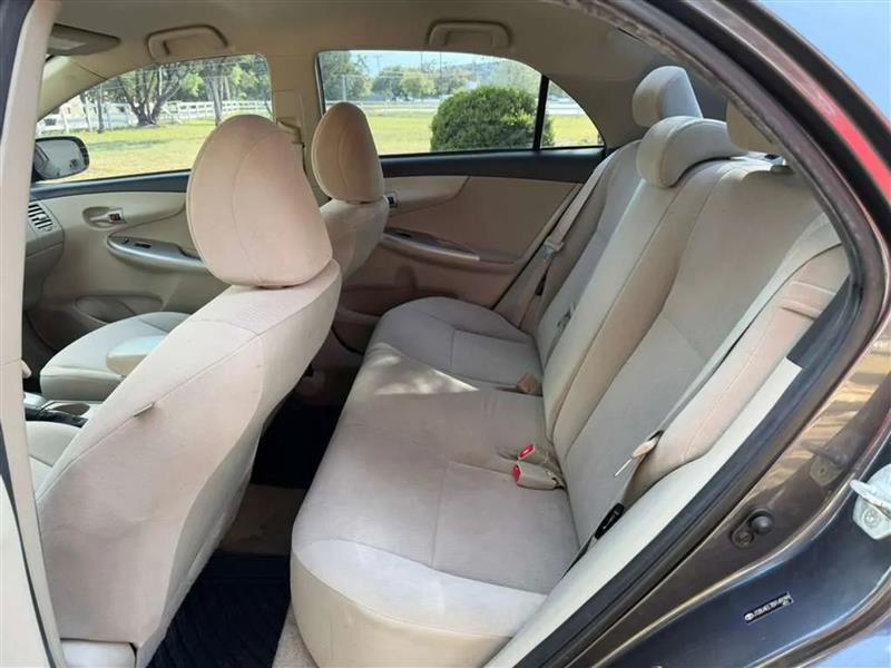 Toyota Corolla LE 4-Speed AT 2011