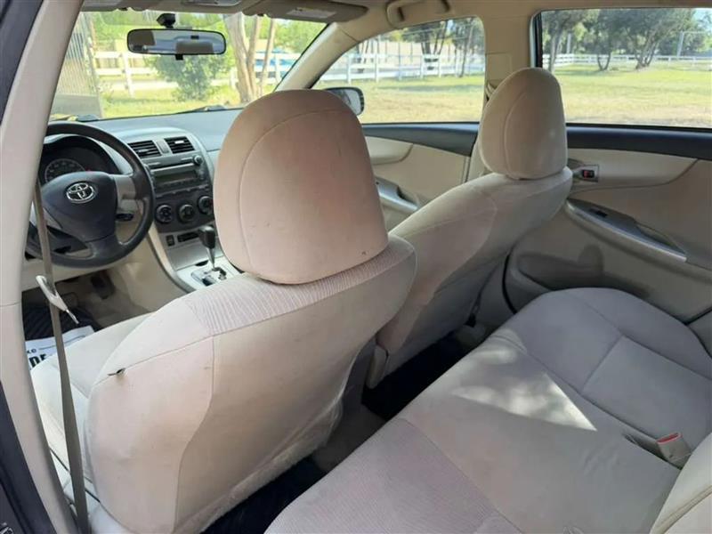 Toyota Corolla LE 4-Speed AT 2011