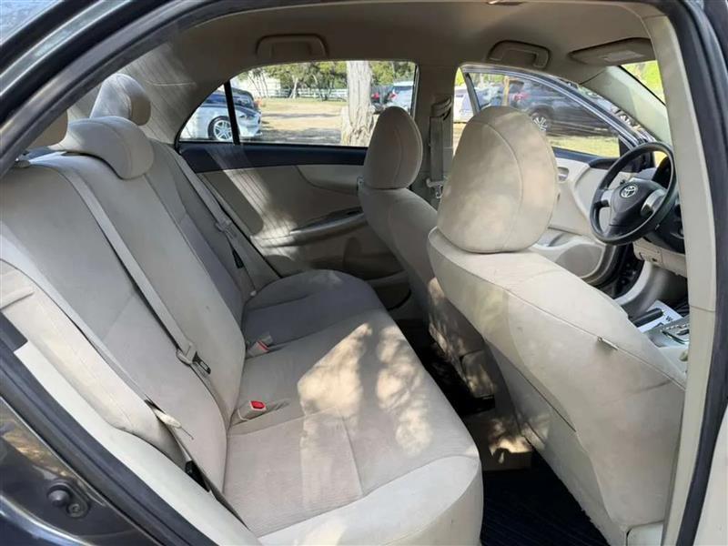 Toyota Corolla LE 4-Speed AT 2011