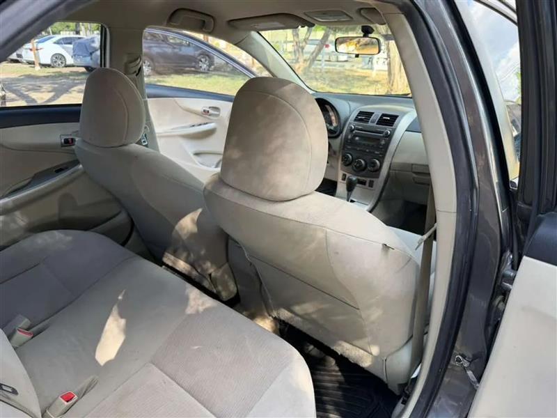 Toyota Corolla LE 4-Speed AT 2011