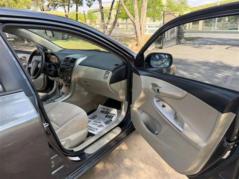 Toyota Corolla LE 4-Speed AT 2011