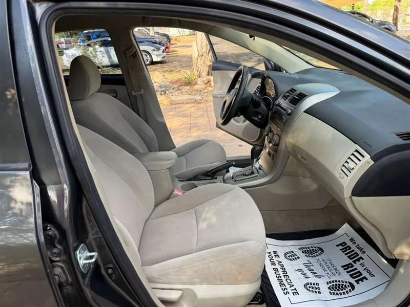 Toyota Corolla LE 4-Speed AT 2011